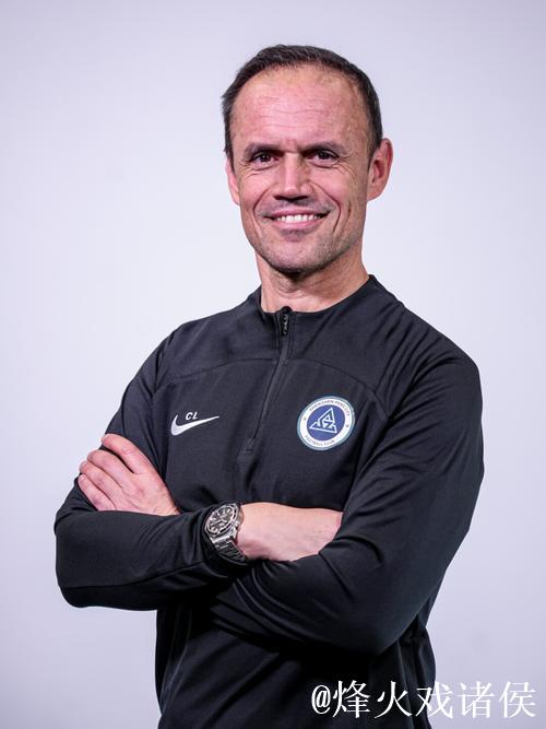 深圳新鹏城连续两场零封 主教练拉坦齐奥很满意